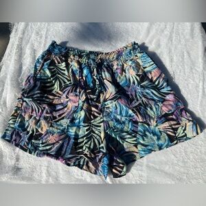 Time and Tru Colorful Leaf Printed Shorts Size Small